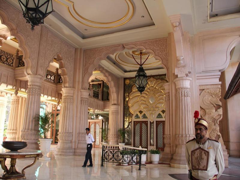 The Leela Palace Bengaluru Hotel Exterior photo