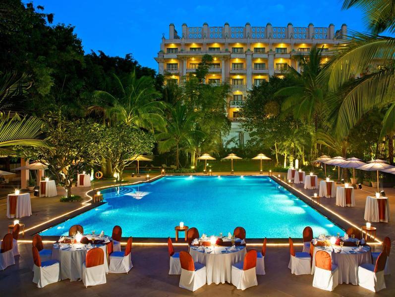 The Leela Palace Bengaluru Hotel Exterior photo