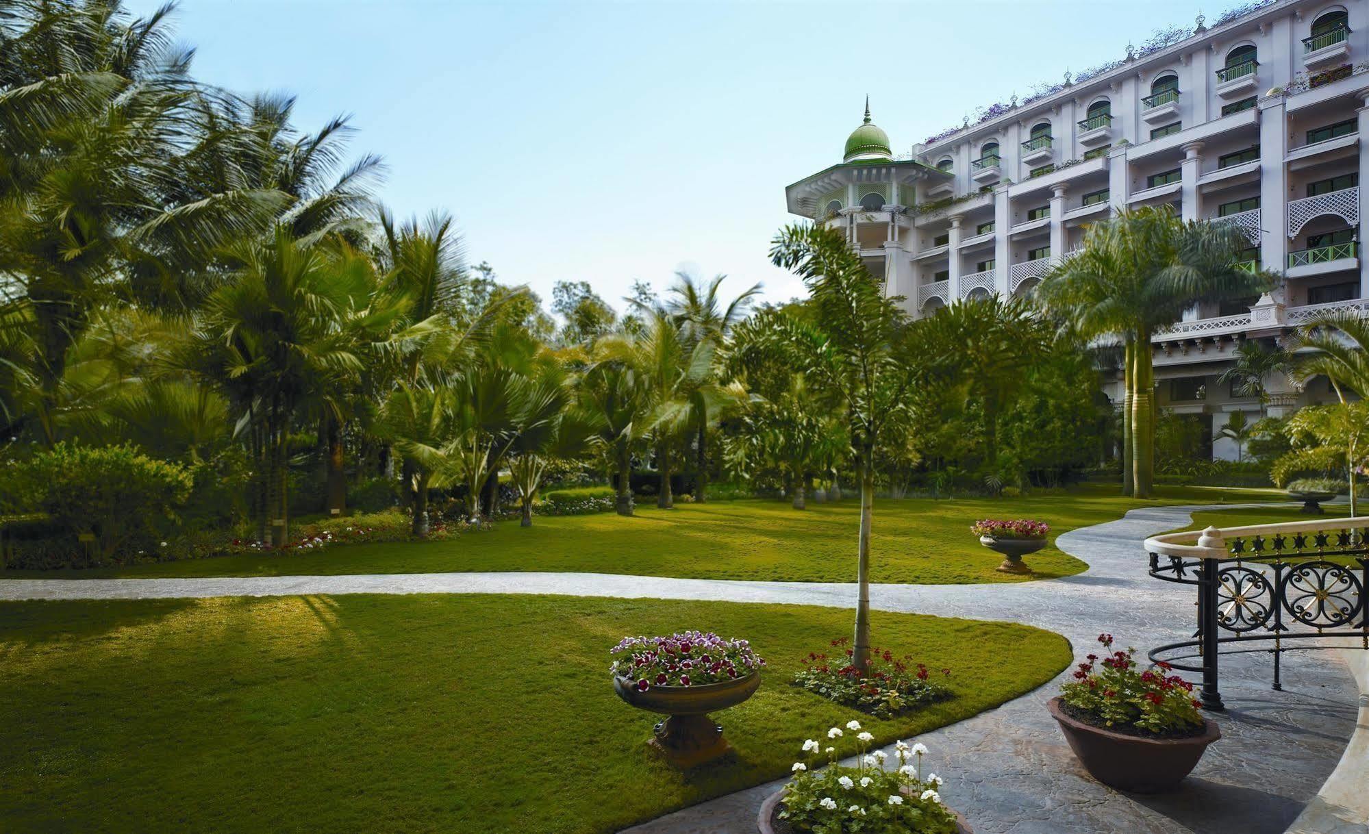 The Leela Palace Bengaluru Hotel Exterior photo