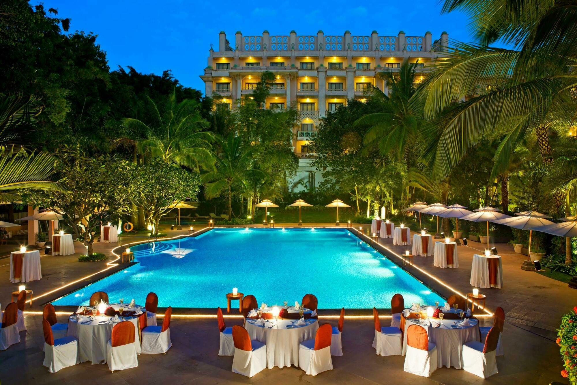 The Leela Palace Bengaluru Hotel Exterior photo